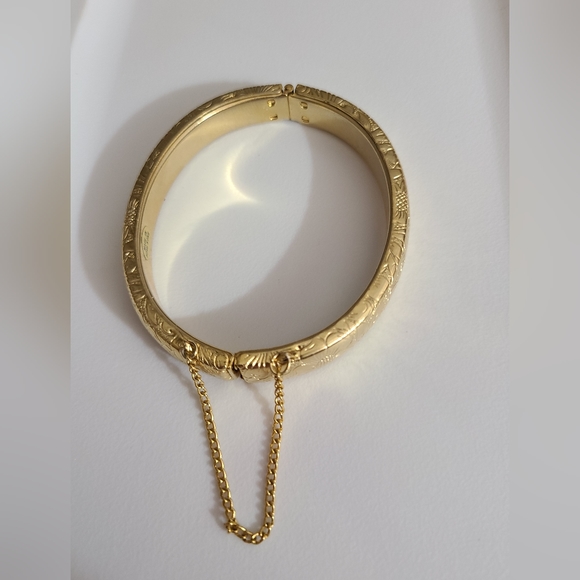 Vintage bracelet bangle etched flowers gold safety chain estate vtg Hong Kong - Picture 5 of 13